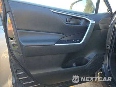 2025 Toyota RAV4 LE - zdjęcie 9 z 25 - miniatura