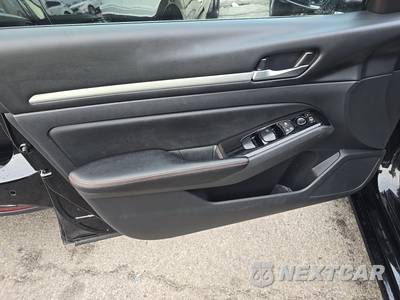 2025 Nissan Altima SR - zdjęcie 9 z 23 - miniatura