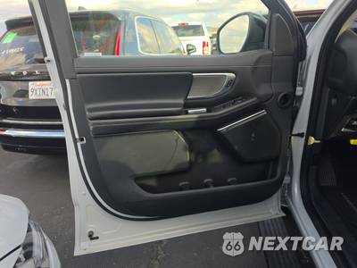 2025 Ford Expedition Platinum - zdjęcie 9 z 30 - miniatura