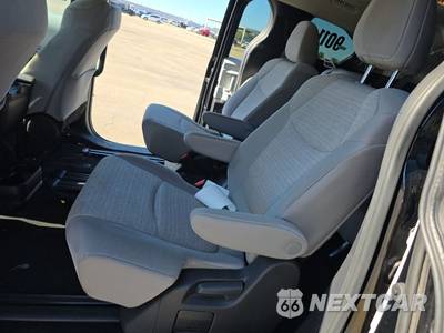 2025 Toyota Sienna LE 8-Passenger 120.5" WB - zdjęcie 13 z 27 - miniatura
