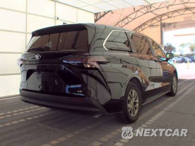 2025 Toyota Sienna LE 8-Passenger 120.5" WB - zdjęcie 4 z 27 - miniatura