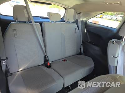 2025 Toyota Sienna LE 8-Passenger 120.5" WB - zdjęcie 14 z 27 - miniatura