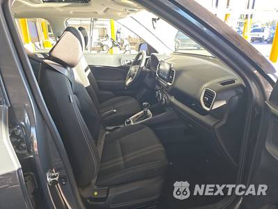 2025 Hyundai Venue SEL - zdjęcie 8 z 34 - miniatura