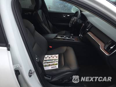 2025 Volvo V60 Cross Country B5 Plus - zdjęcie 8 z 41 - miniatura