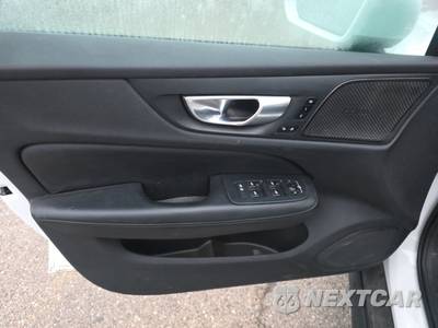 2025 Volvo V60 Cross Country B5 Plus - zdjęcie 9 z 41 - miniatura