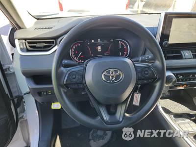 2025 Toyota RAV4 LE - zdjęcie 10 z 28 - miniatura