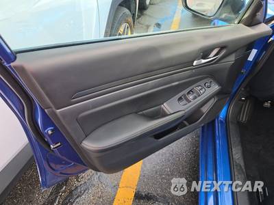 2025 Nissan Altima SV - zdjęcie 9 z 34 - miniatura