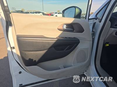 2023 Chrysler Voyager LX 121.6" WB - zdjęcie 9 z 28 - miniatura