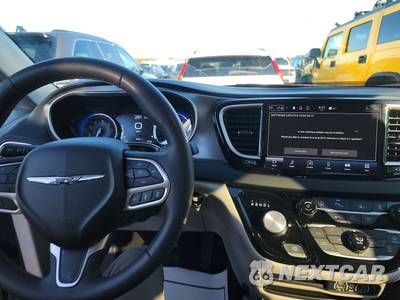 2023 Chrysler Pacifica Touring L 121.6" WB - zdjęcie 11 z 32 - miniatura
