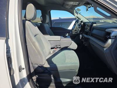2025 Ford Super Duty F-250 XLT Crew Cab Medium Bed - zdjęcie 8 z 23 - miniatura