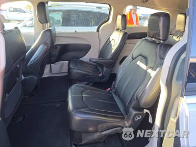 2024 Chrysler Pacifica Touring L 121.6" WB - zdjęcie 13 z 29 - miniatura