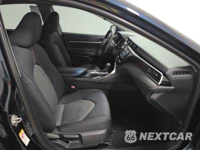 2018 Toyota Camry LE - zdjęcie 8 z 48 - miniatura