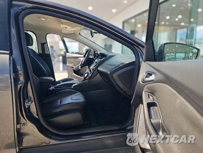 2015 Ford Focus SE Hatchback - zdjęcie 18 z 22 - miniatura