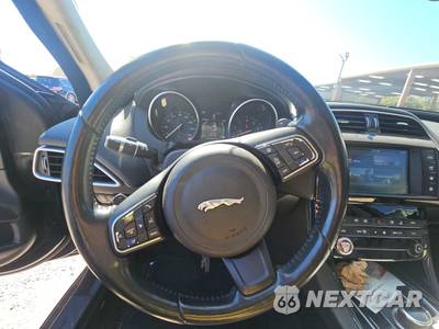 2018 Jaguar XE 25t Premium - zdjęcie 10 z 18 - miniatura