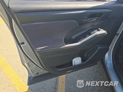 2021 Toyota Highlander LE - zdjęcie 9 z 26 - miniatura