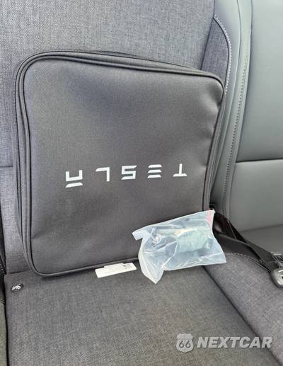 2026 Tesla Cybertruck Crew Cab Medium Bed - zdjęcie 11 z 14 - miniatura