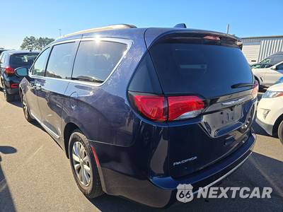 2017 Chrysler Pacifica Touring L 121.6" WB - zdjęcie 6 z 24 - miniatura