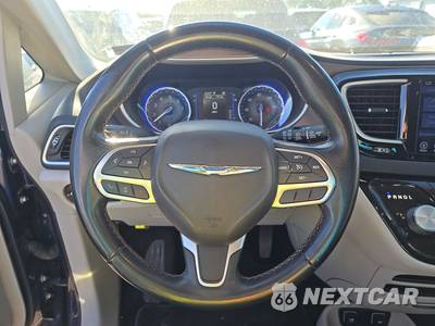 2017 Chrysler Pacifica Touring L 121.6" WB - zdjęcie 10 z 24 - miniatura