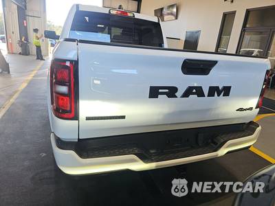2025 Ram 1500 Big Horn Crew Cab Short Bed - zdjęcie 5 z 20 - miniatura