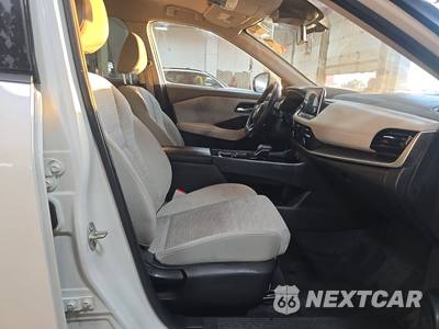 2022 Nissan Rogue SV - zdjęcie 8 z 24 - miniatura