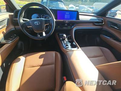 2025 Toyota Crown Signia XLE - zdjęcie 11 z 28 - miniatura