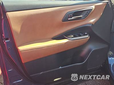 2025 Toyota Crown Signia XLE - zdjęcie 9 z 28 - miniatura