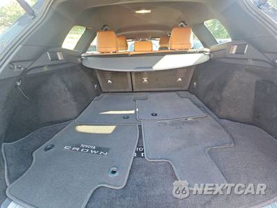2025 Toyota Crown Signia XLE - zdjęcie 16 z 28 - miniatura