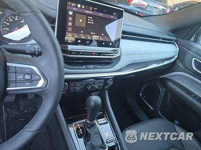 2023 Jeep Compass Latitude Lux - zdjęcie 11 z 19 - miniatura