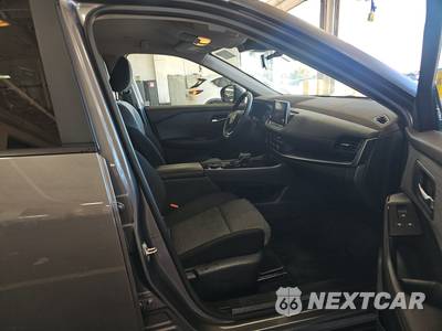 2023 Nissan Rogue SV - zdjęcie 8 z 39 - miniatura