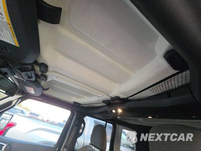 2026 Jeep Wrangler 4 Door Sahara - zdjęcie 19 z 21 - miniatura