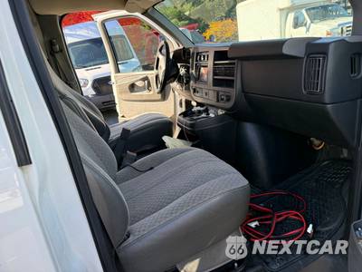 2015 Chevrolet Express 3500 Cutaway 1WT - zdjęcie 14 z 26 - miniatura