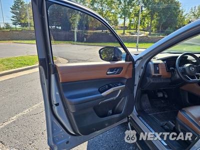 2023 Nissan Pathfinder Platinum - zdjęcie 9 z 31 - miniatura