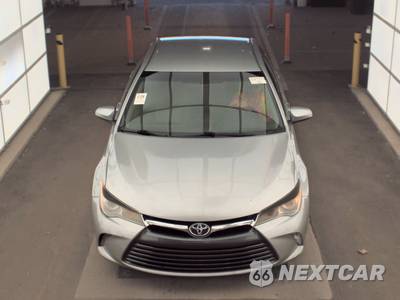 2015 Toyota Camry LE - zdjęcie 2 z 64 - miniatura
