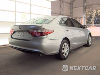 2015 Toyota Camry LE - zdjęcie 4 z 64 - miniatura