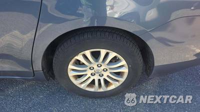 2015 Toyota Sienna XLE 8-Passenger 119.3" WB - zdjęcie 29 z 34 - miniatura