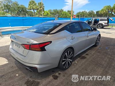 2020 Nissan Altima SR - zdjęcie 4 z 27 - miniatura