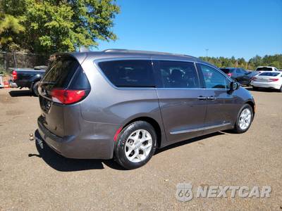 2017 Chrysler Pacifica Touring L 121.6" WB - zdjęcie 4 z 24 - miniatura