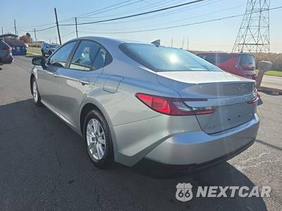 2025 Toyota Camry LE - zdjęcie 6 z 21 - miniatura
