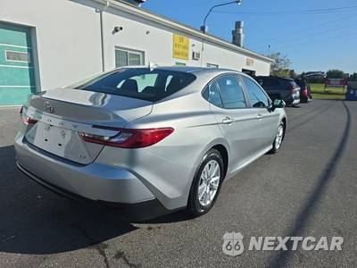 2025 Toyota Camry LE - zdjęcie 4 z 21 - miniatura