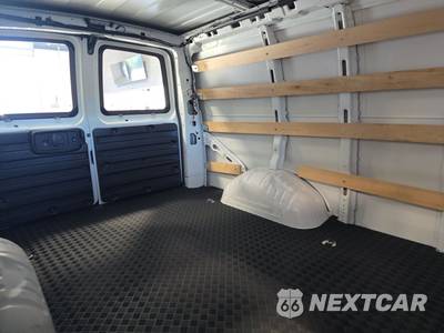 2025 GMC Savana 2500 Cargo Van 1WT 135.0" WB - zdjęcie 13 z 23 - miniatura