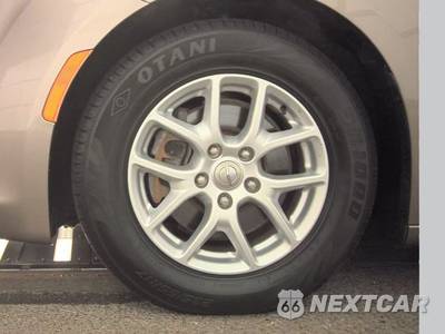 2017 Chrysler Pacifica Touring Plus 121.6" WB - zdjęcie 9 z 44 - miniatura