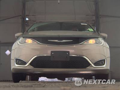 2017 Chrysler Pacifica Touring Plus 121.6" WB - zdjęcie 3 z 44 - miniatura