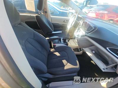 2017 Chrysler Pacifica Touring Plus 121.6" WB - zdjęcie 14 z 44 - miniatura