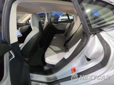 2015 Tesla Model S 85 - zdjęcie 7 z 9 - miniatura