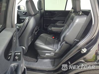 2025 Lincoln Aviator Premiere - zdjęcie 13 z 18 - miniatura