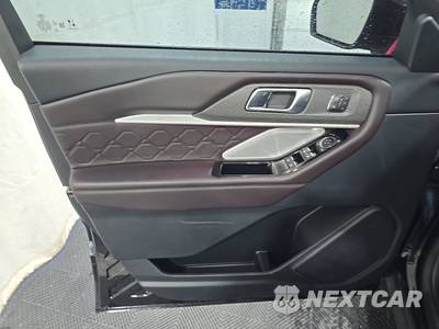 2025 Ford Explorer Platinum - zdjęcie 9 z 18 - miniatura