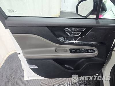 2025 Lincoln Corsair Premiere - zdjęcie 9 z 17 - miniatura