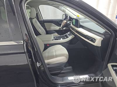 2025 Lincoln Aviator Premiere - zdjęcie 8 z 19 - miniatura