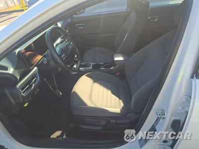 2025 Kia K4 EX - zdjęcie 13 z 46 - miniatura