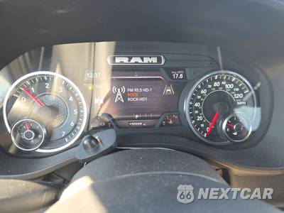 2025 Ram 1500 Laramie Crew Cab Short Bed - zdjęcie 12 z 19 - miniatura